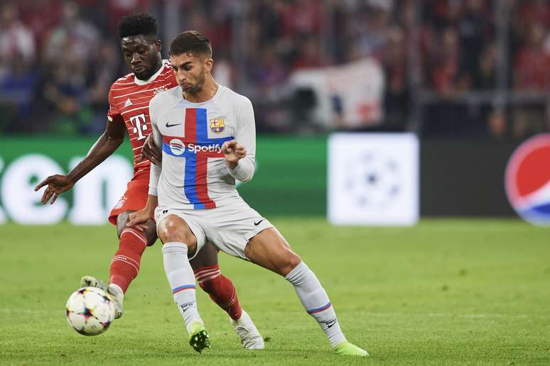 Bayern vence Barcelona em reencontro com Lewandowski; Liverpool bate Ajax