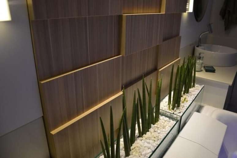 7. Floreiras de vidro com pedra branca para jardim. Fonte: 501 Arquitetura