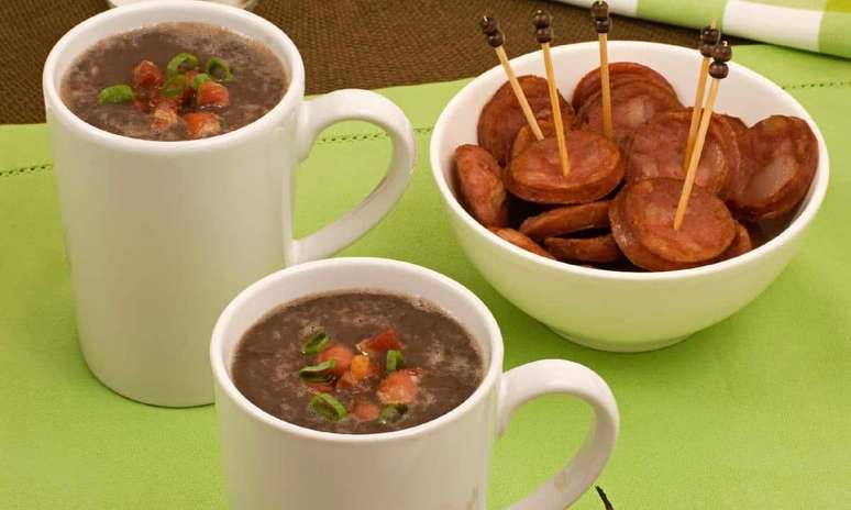 Caldinho de feijão com cachaça | Foto: Guia da Cozinha