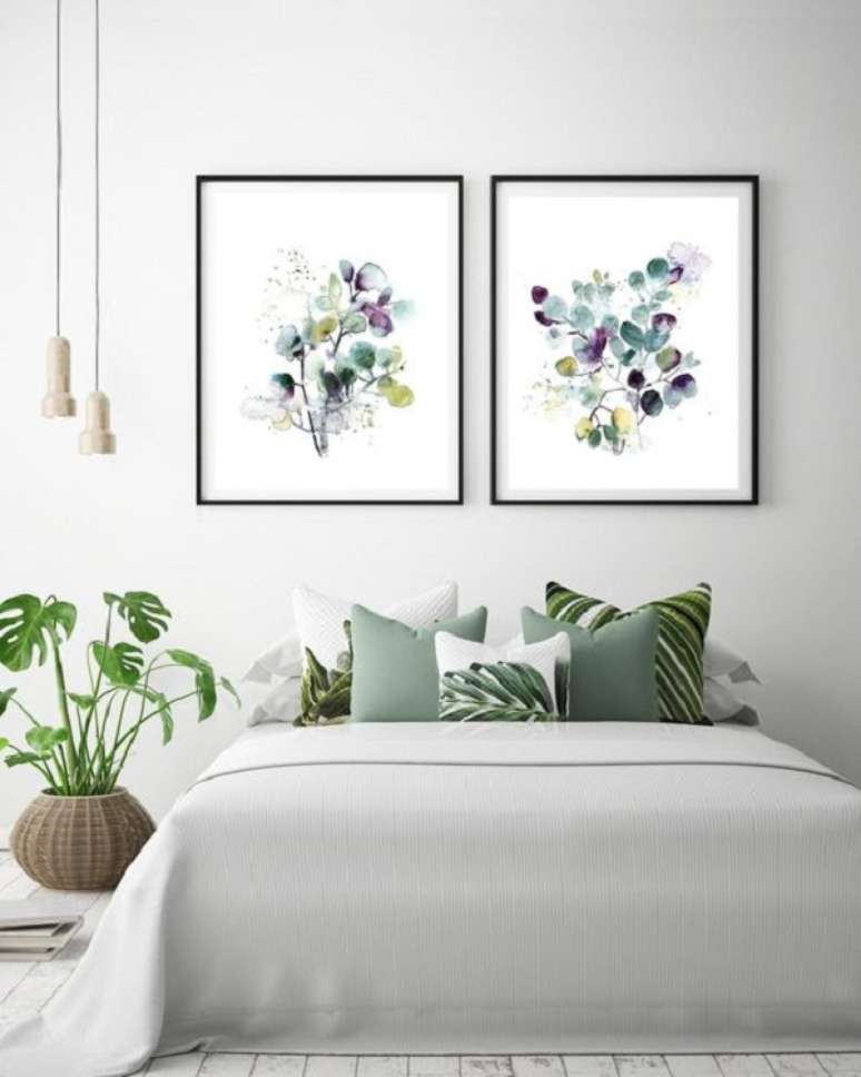 37. Quarto branco e verde com quadros aquarela &ndash; Foto Etsy