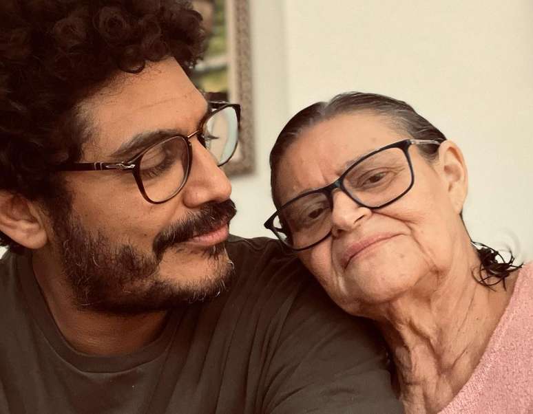 Maria e seu filho Criolo, rapper paulistano @Reprodução/Instagram Criolo