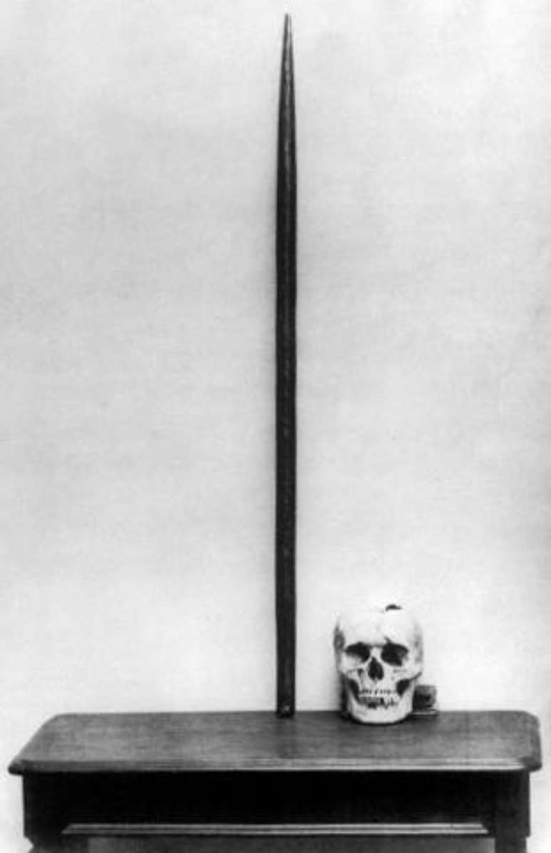 Barra de ferro e crânio de Phineas Gage em exibição