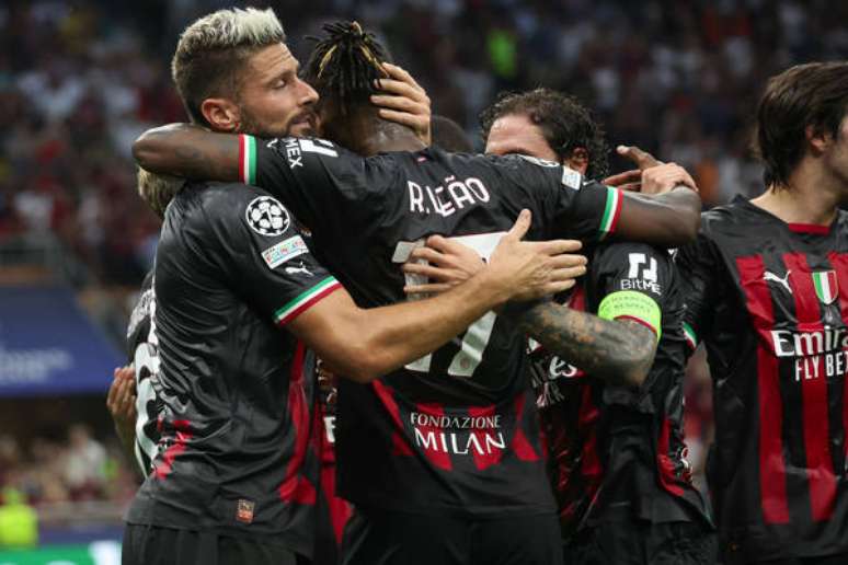 Milan bate Dinamo Zagreb e vence 1ª na Champions