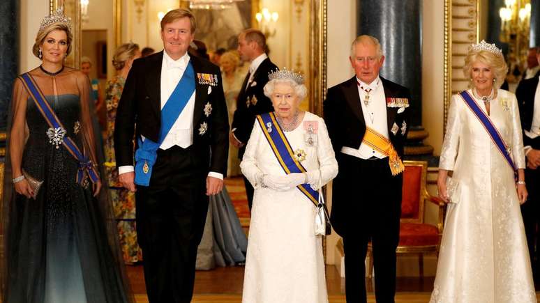 O rei Willem-Alexander e a rainha Maxima da Holanda confirmaram que estarão no funeral