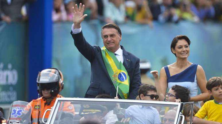 Bolsonaro e a primeira-dama participaram do desfile em comemora&ccedil;&atilde;o ao 7 de Setembro