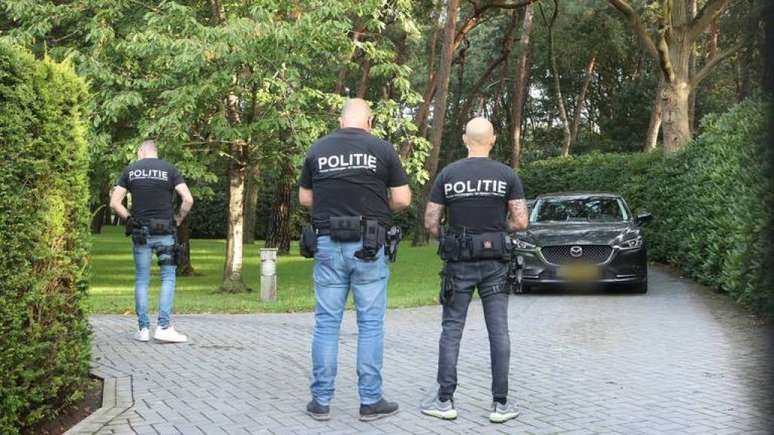Polícia cumpre mandado de busca e apreensão na casa de van Eerd 