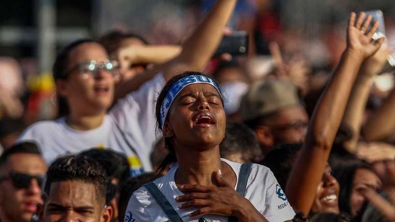 Em 2018, quase 70% dos evang&eacute;licos votaram em Bolsonaro e foram cruciais para a elei&ccedil;&atilde;o dele. Agora, pesquisas de opini&atilde;o mostram que parte das mulheres evang&eacute;licas est&aacute; migrando votos para Lula