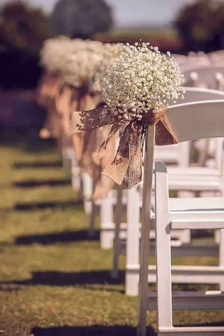 80. Ideia de arranjo com pequenas flores para decora&ccedil;&atilde;o de casamento r&uacute;stico &ndash; Foto: Wedding Inspiration