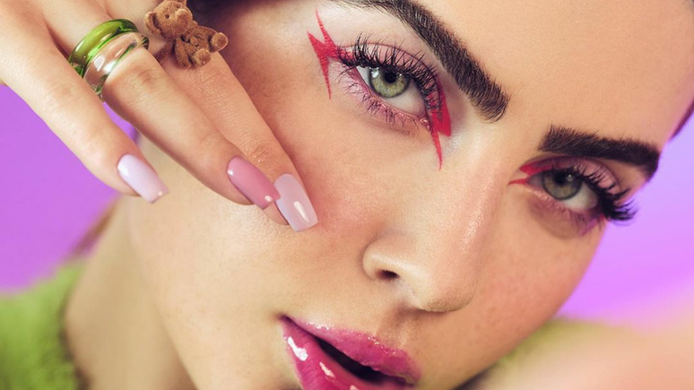 Jade Picon Aposta Em Makes Com Raios Nos Olhos
