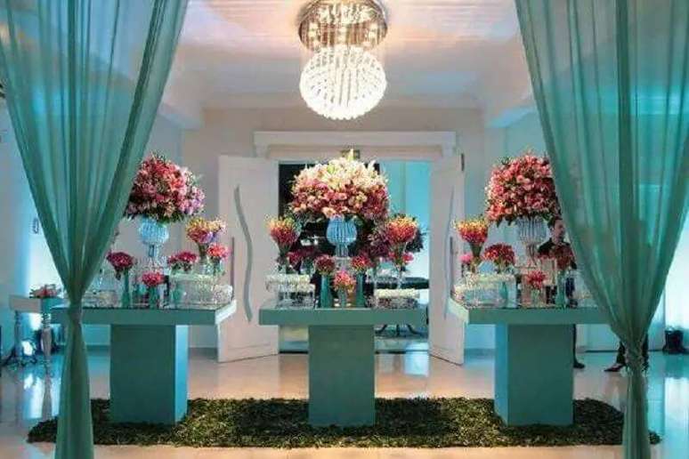 42. Decora&ccedil;&atilde;o de casamento em tons de azul