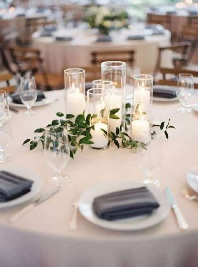 17. Decora&ccedil;&atilde;o de mesa de casamento com velas