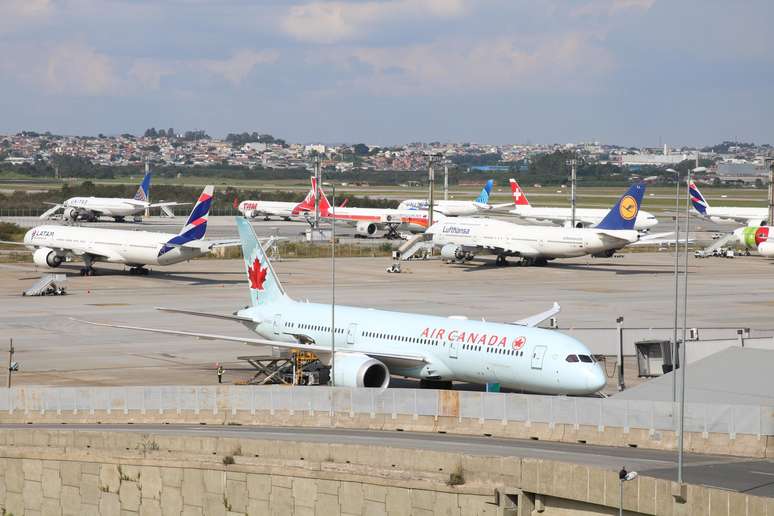 Mudança magnética da Terra interferiu na nomeação das pistas do Aeroporto Internacional de Guarulhos