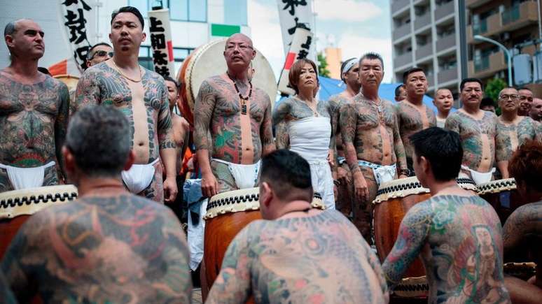 O festival Sanja Matsuri &eacute; um dos poucos eventos p&uacute;blicos no Jap&atilde;o em que os membros da Yakuza exibem suas tatuagens em p&uacute;blico