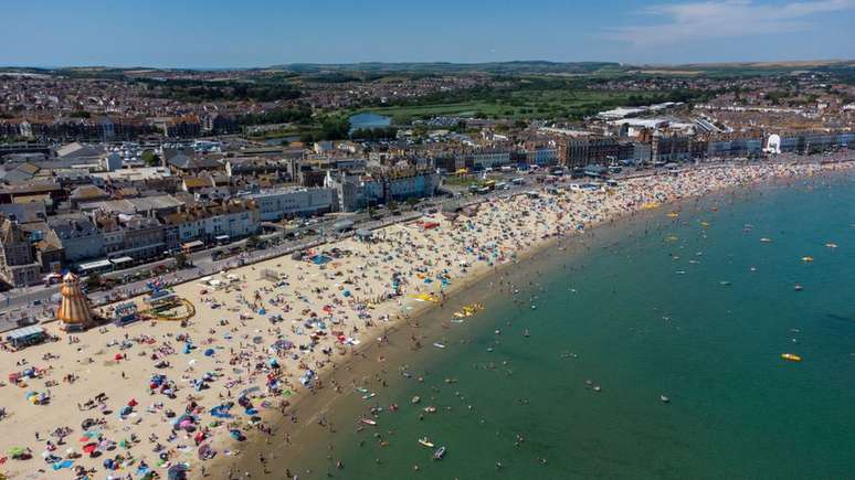 Weymouth, na Inglaterra; metade das propriedades no litoral da Inglaterra, Pa&iacute;s de Gales e Irlanda do Norte s&atilde;o administradas pela Crown Estate