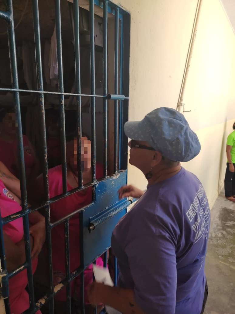 Rosilda Ribeiro, coordenadora nacional da Pastoral Carcerária para a questão da Mulher Encarcerada, visita mulheres em unidades prisionais de todo o País