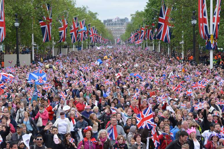 Milhares de cidadãos celebraram o jubileu de platina de Elizabeth 2ª em Londres