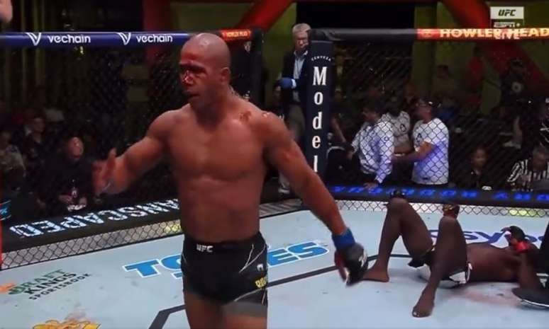 Vitória com virada espetacular rendeu bônus para Gregory Rodrigues (Foto: Reprodução UFC)