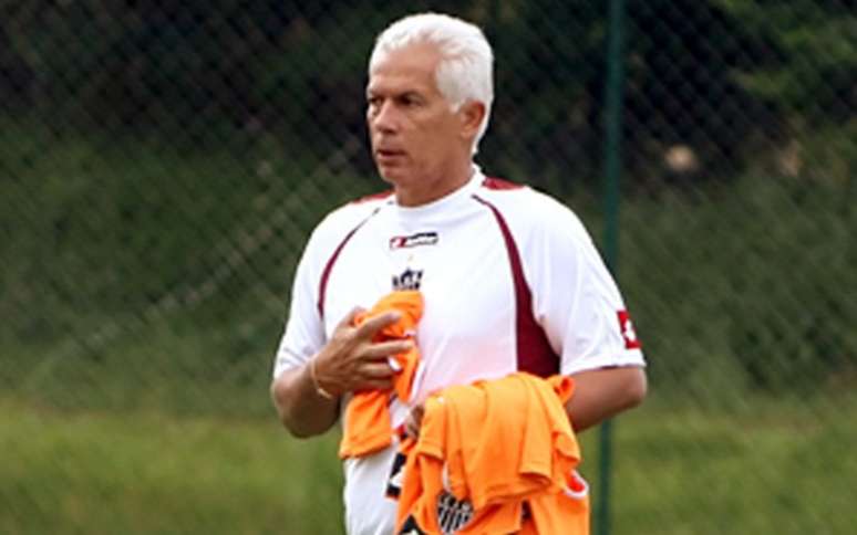 MELOU - Em entrevista ao Uol Esporte, Emerson Leão, ex-técnico do Santos, afirmou ter sido convidado pelo presidente do Peixe, Andres Rueda, para ser o novo executivo de futebol do clube. Só que ele recusou o emprego e, em julho deste ano, o ex-goleiro também negou a proposta.