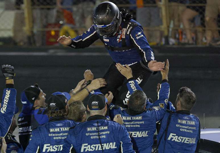 Chris Buescher quebrou jejum e venceu na Nascar 