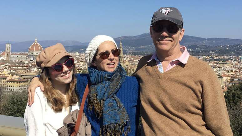 Luce com o marido e a filha