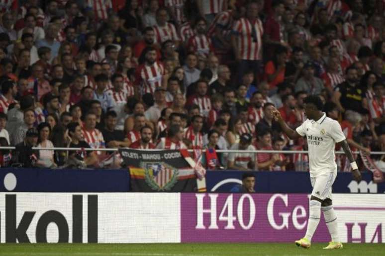 Vini Jr foi um dos destaques na vitória do Real Madrid no clássico (Foto: OSCAR DEL POZO / AFP)