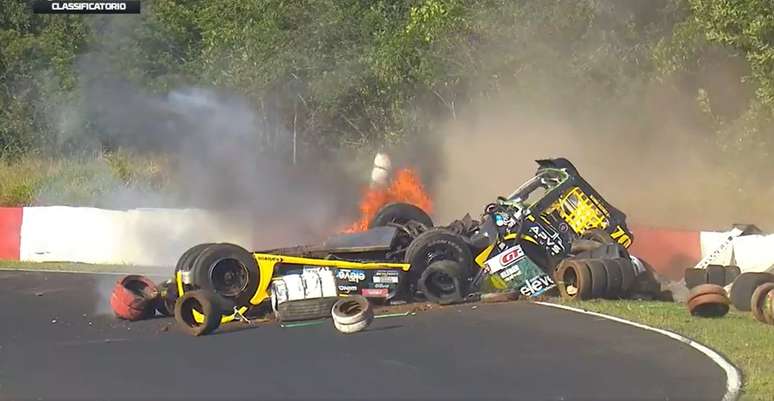 Estrago no caminh&atilde; de Kleber Eletric 