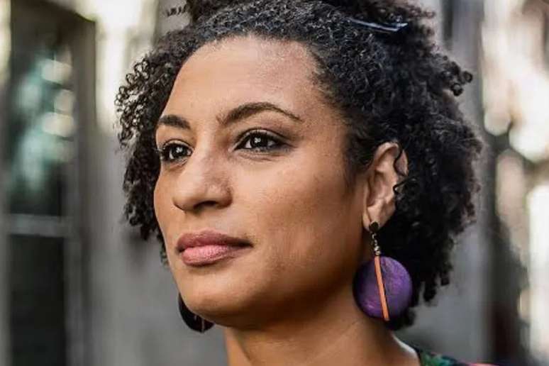 Marielle Franco mulher, negra, bissexual, mãe, filha, irmã, esposa e cria da favela da Maré. 