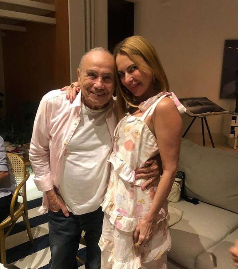 Marilene Saade, mulher de Stenio Garcia, usou o Instagram para atualizar o estado de saúde do casal que contraiu covid-19.