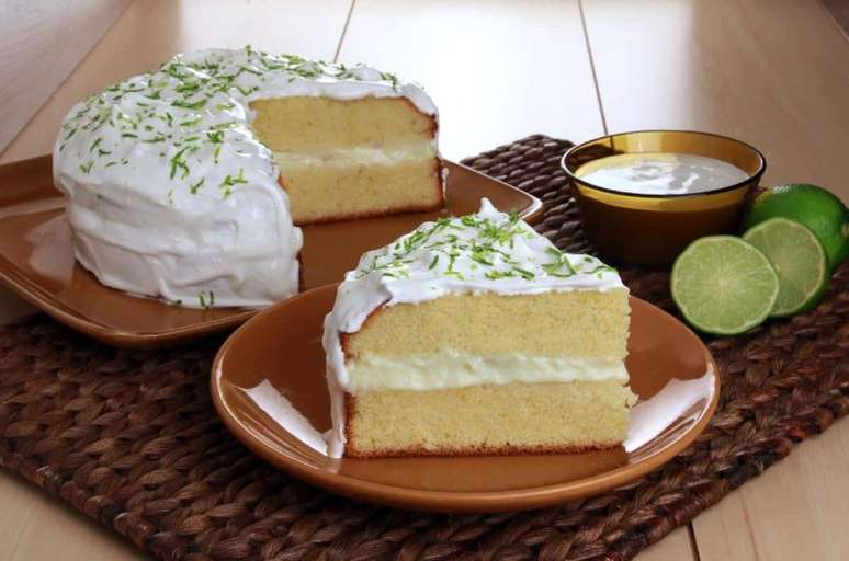 Bolo de lim&atilde;o com marshmallow | Foto: Guia da Cozinha