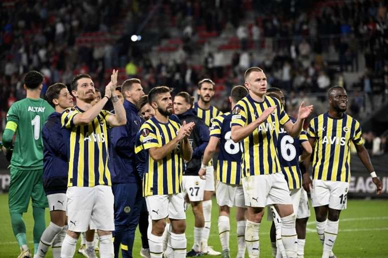 Fenerbahçe de Jorge Jesus goleia Alanyaspor na Turquia (Foto: DAMIEN MEYER / AFP)