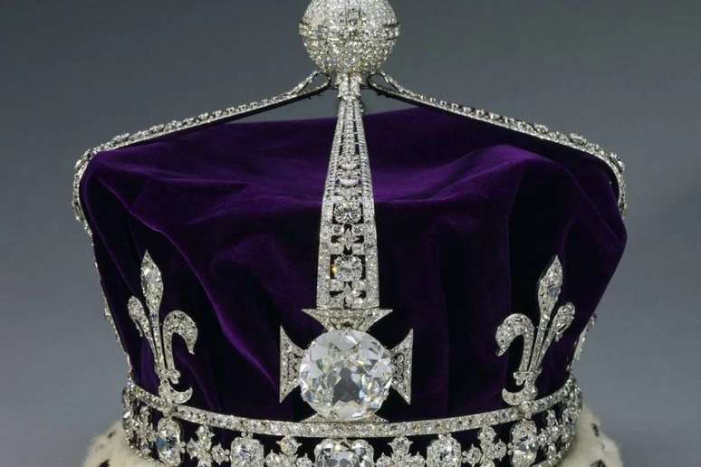 Coroa com o diamante Koh-i-Noor