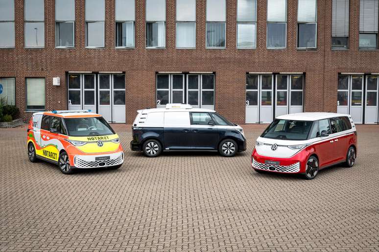 VW exibe novas versões da Kombi elétrica.