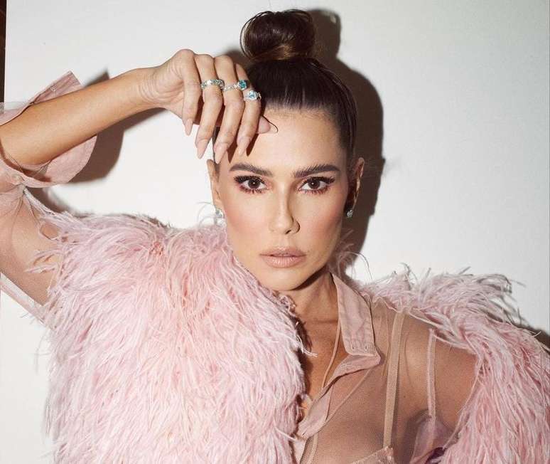 A atriz Deborah Secco interpreta Marlene, na série 'Rensga Hits