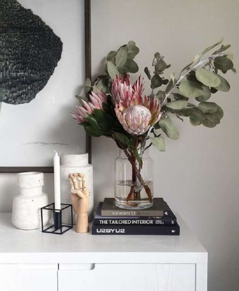 11. Folhas de eucalipto e proteas decoram o ambiente. Fonte: Gemma Chamberlain