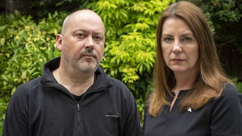 Stuart e Amanda Stephens sentem que mais deveria ser feito para proteger adolescentes como Olly nas redes sociais