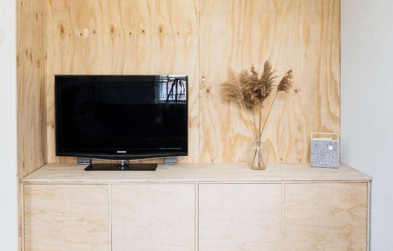 3. A cor marrom caracter&iacute;stica da madeira pode ser bem clara, beirando o bege. Fonte: Unsplash