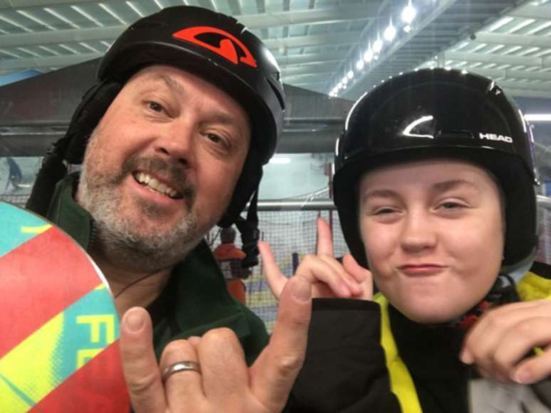 Olly e o pai, Stuart