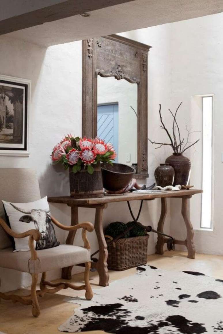 1. Hall de entrada decorado com proteas. Fonte: SA Garden and Home Magazine