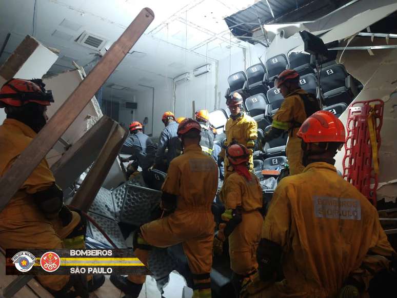 Mais de 20 viaturas do Corpo de Bombeiros, com efetivo de quase 80 homens, foram acionadas para a ocorrência.