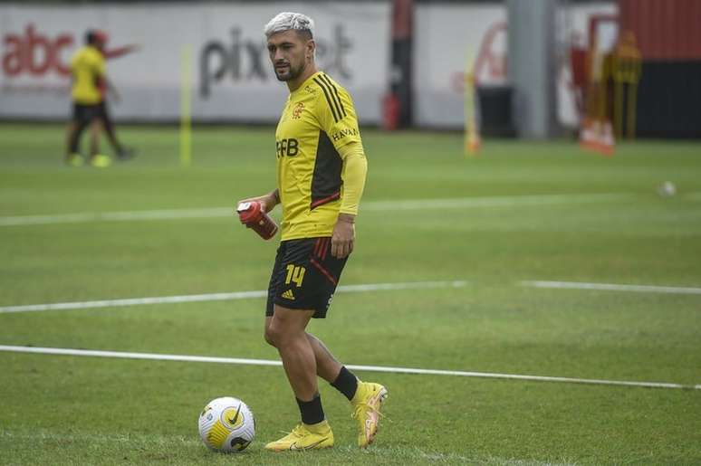 O meia Arrascaeta tem lidado com um incômodo no púbis no Flamengo (Foto: Marcelo Cortes/Flamengo)