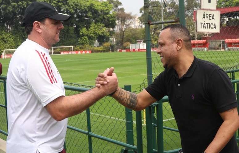 Luis Fabiano marcou presença no CT da Barra Funda (Foto: Rubens Chiri / saopaulofc)