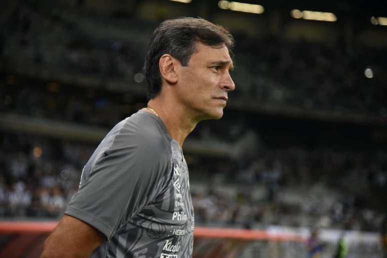 Goulart marca pela primeira vez e Santos volta a vencer no