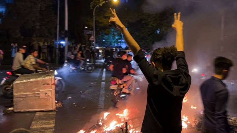 Protestos contra a chamada polícia da moralidade ocorreram em todo o Irã desde a morte de Amini