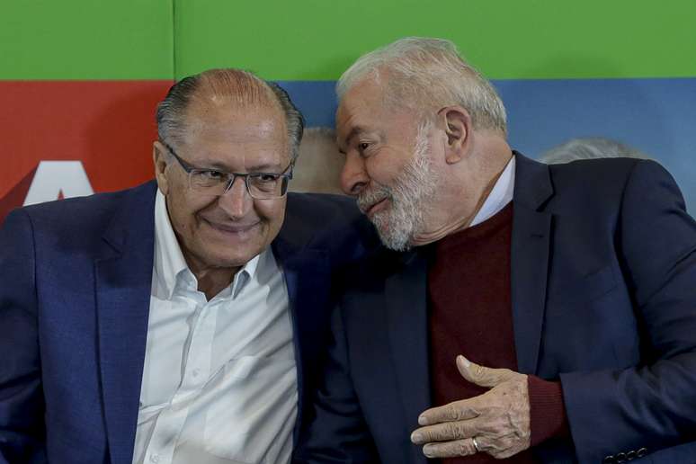 Alckmin e Lula estão na mesma chapa após anos de rivalidade