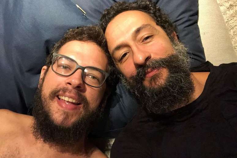 Roberto Efrem Filho e o marido, o ator Irandhir Santos