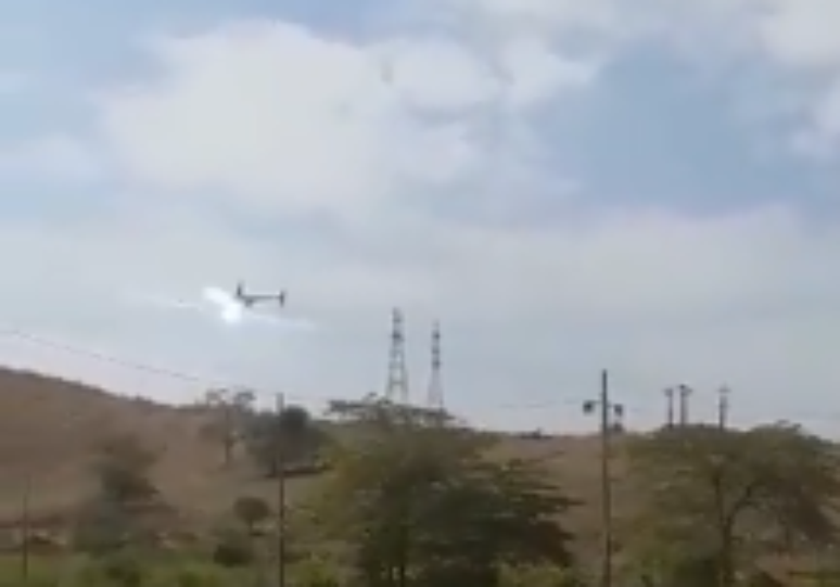 Momento em que o helicóptero parece colidir com os fios de alta tensão