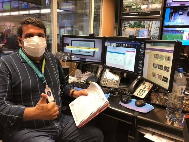 Vallim em seu ambiente de trabalho na Globo: rigor ao checar informa&ccedil;&otilde;es para honrar o jornalismo