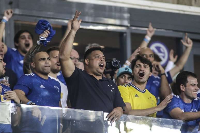 Ronaldo comemorou acesso do Cruzeiro com a torcida no Mineirão (STAFF IMAGES / CRUZEIRO)