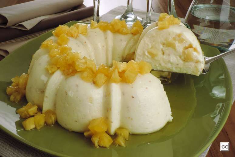 Manjar de coco com abacaxi | Foto: Guia da Cozinha