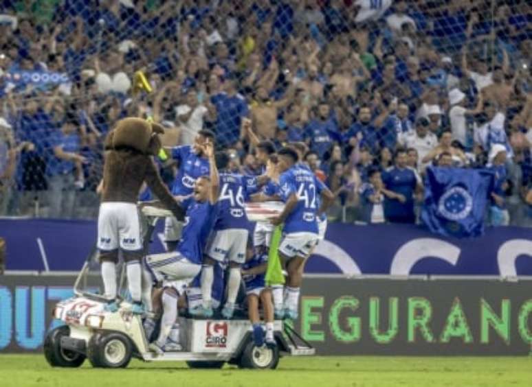 Cruzeiro volta a vencer e agora se prepara para festa final no